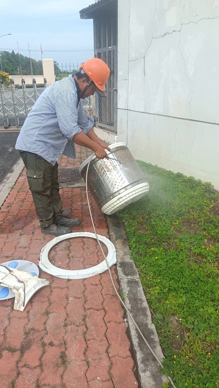 washing machine repair technician