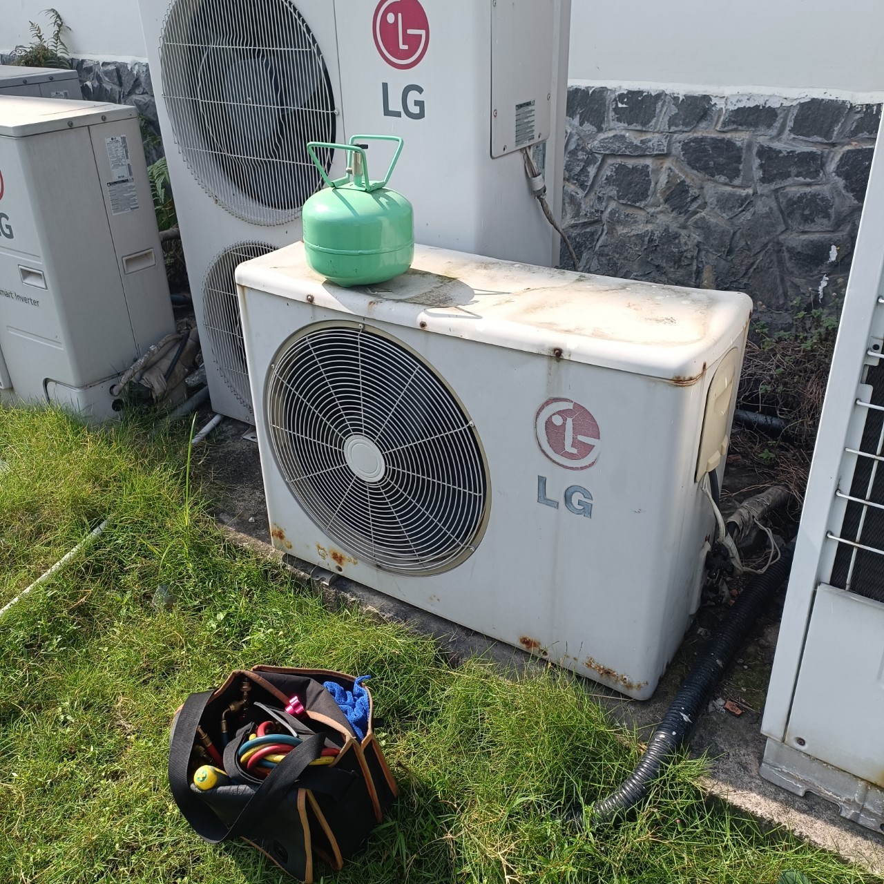 technician repairing air conditioner in Binh Duong
