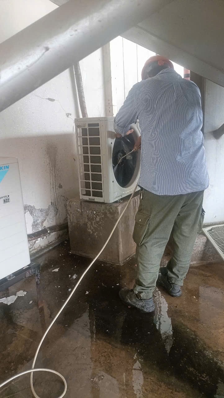 air conditioner moving long an