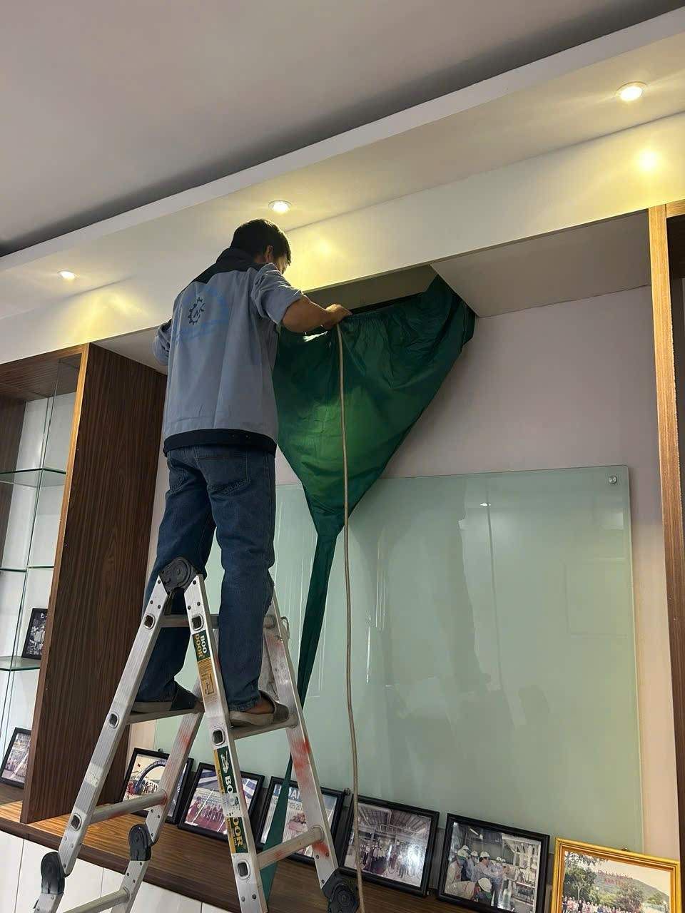 air conditioner repair technician in Tan Binh district