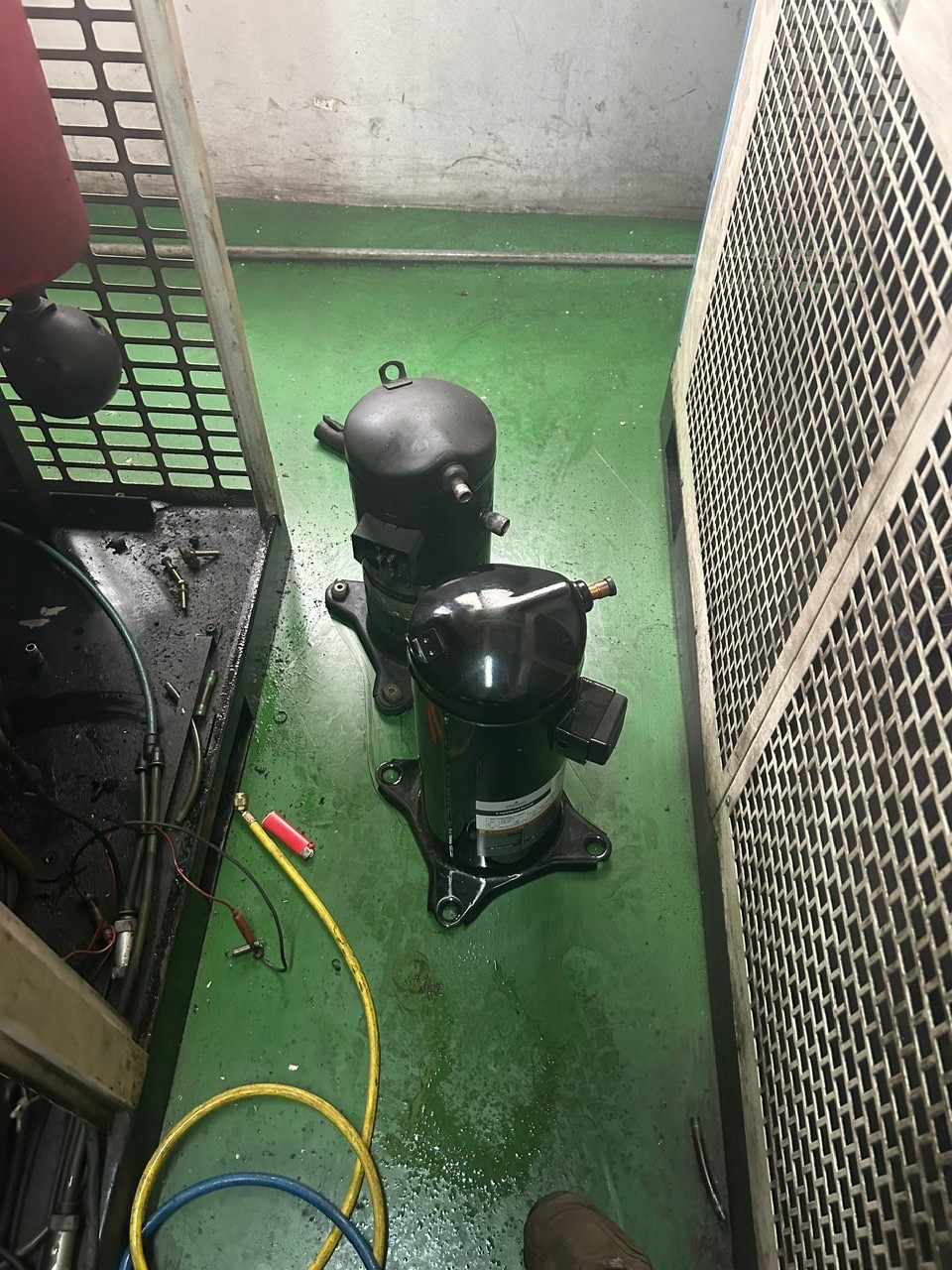 close up of air dryer components