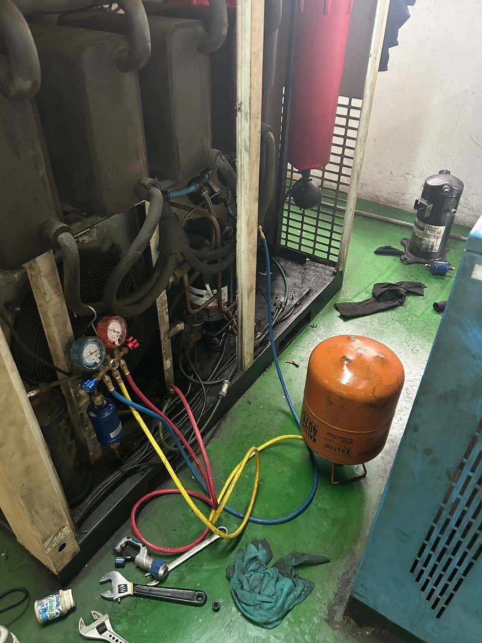 air dryer repair technician in Binh Chanh