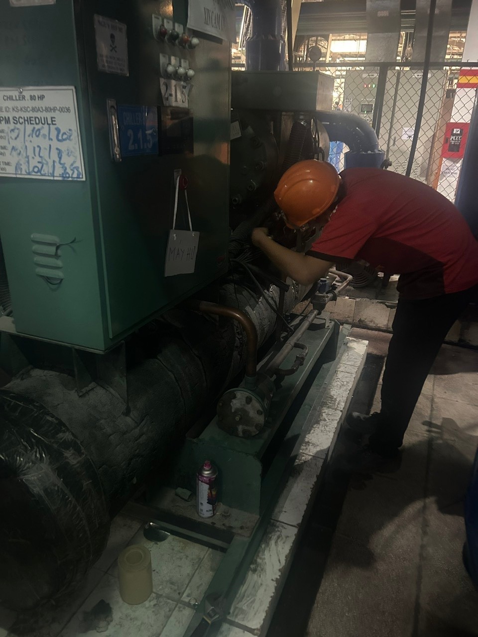 technician repairing industrial air conditioner tan tru long an