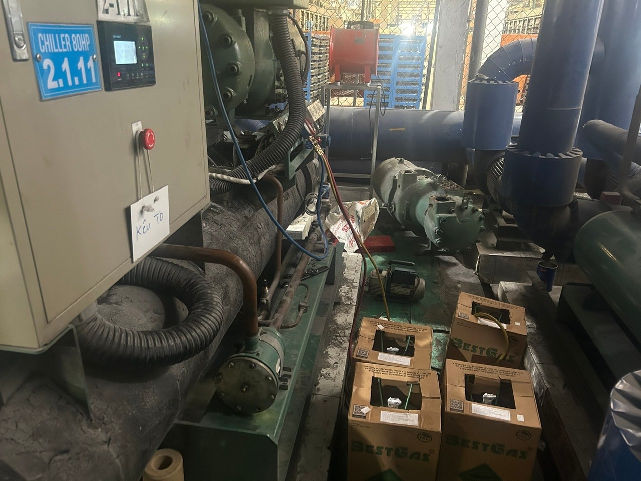 Chiller maintenance equipment