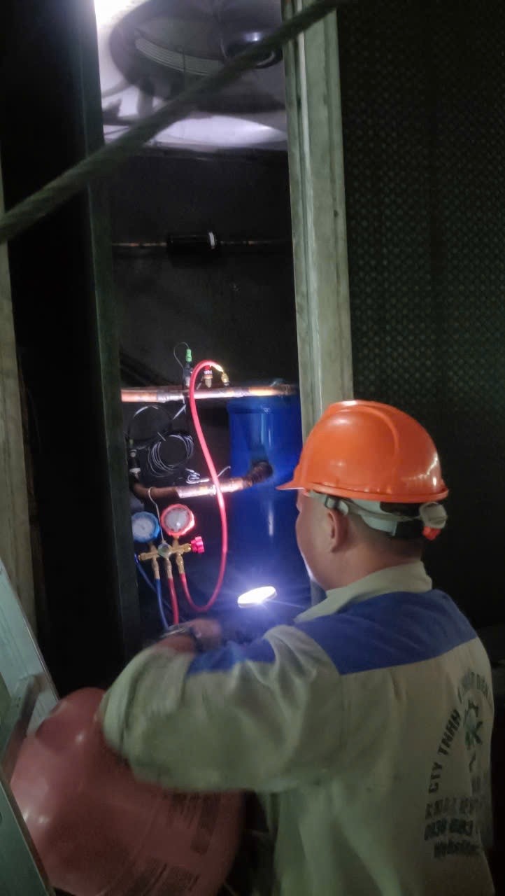 chiller repair technician diagnosing a chiller unit