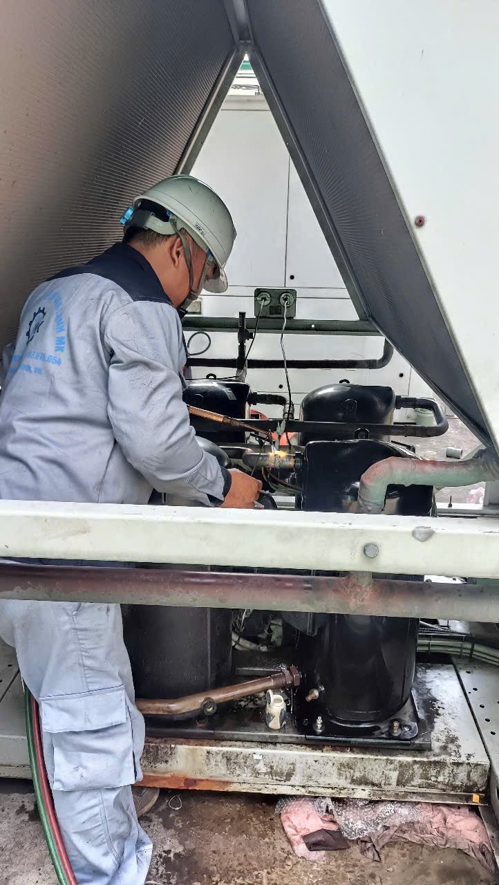 industrial air conditioner maintenance