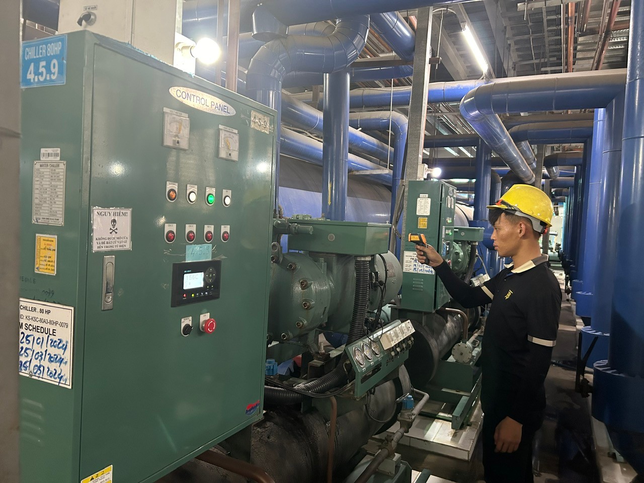 Industrial air conditioner maintenance team