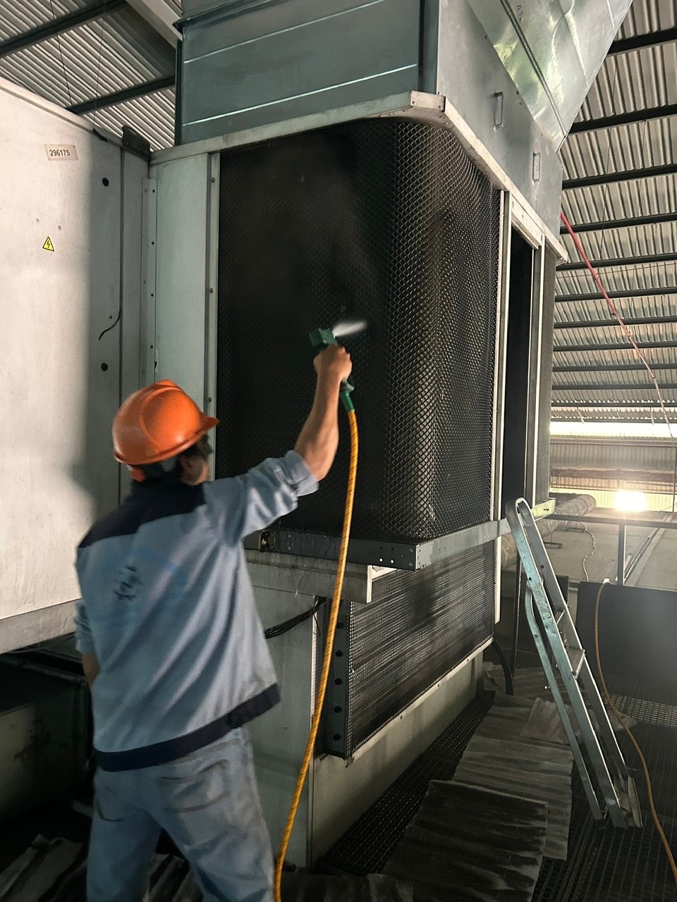 technician cleaning air conditioner